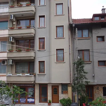 Zara- And Guest house *