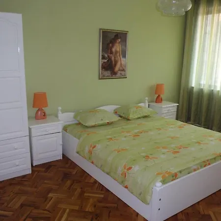 Zara- And Guest house