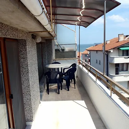 Zara- And Guest house *