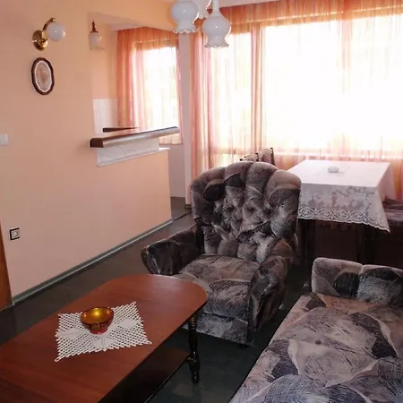 Zara- And Guest house